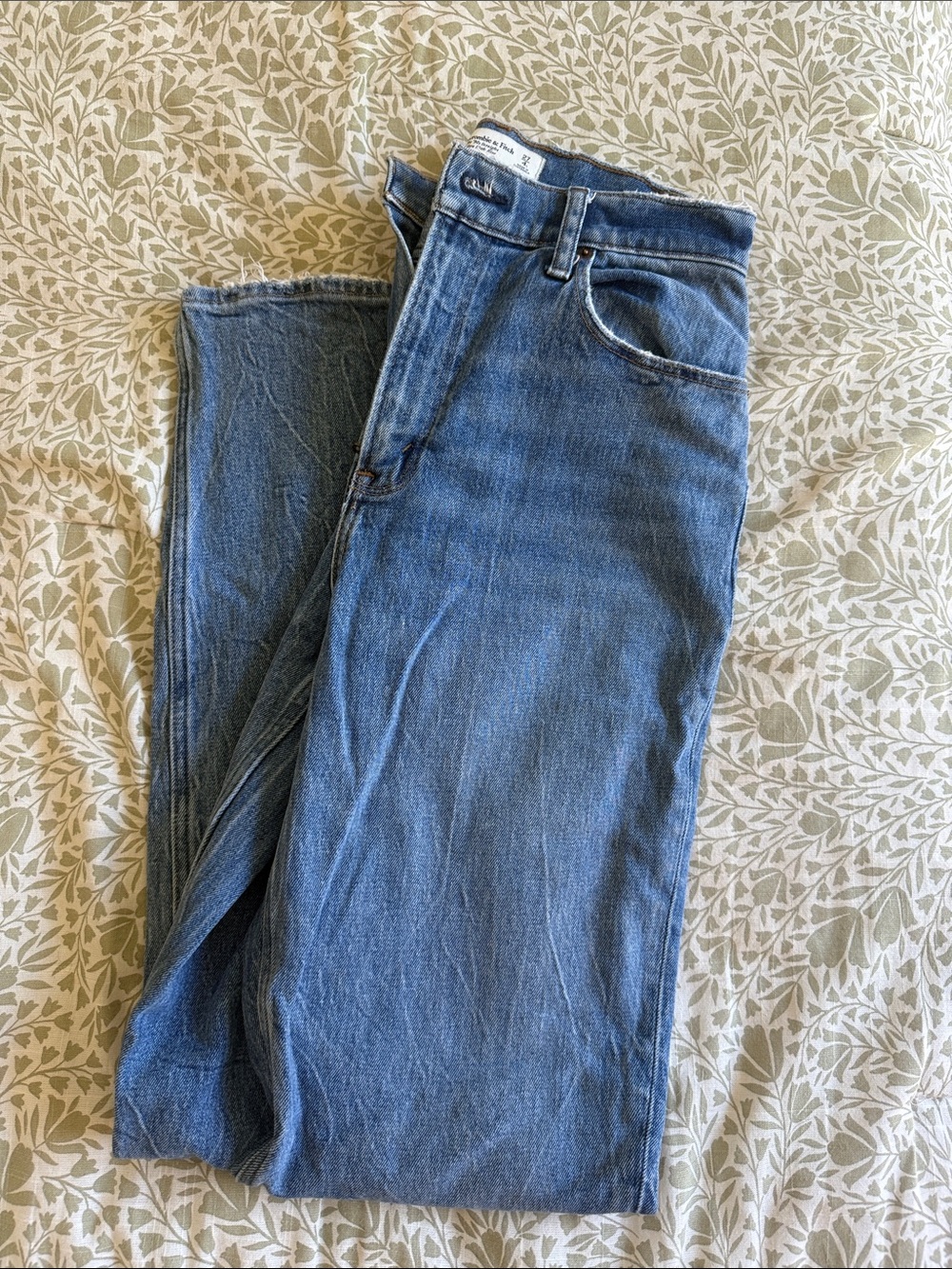 Abercrombie 90s Straight Ultra High Rise Size 4 Long